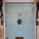 Z jakiego materiały wybrać drzwi wejściowe do mieszkania? Jakie są dostępne?