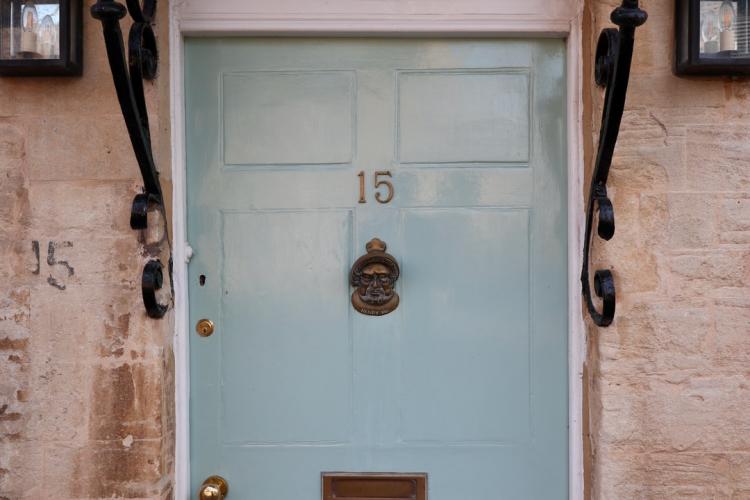 Z jakiego materiały wybrać drzwi wejściowe do mieszkania? Jakie są dostępne?